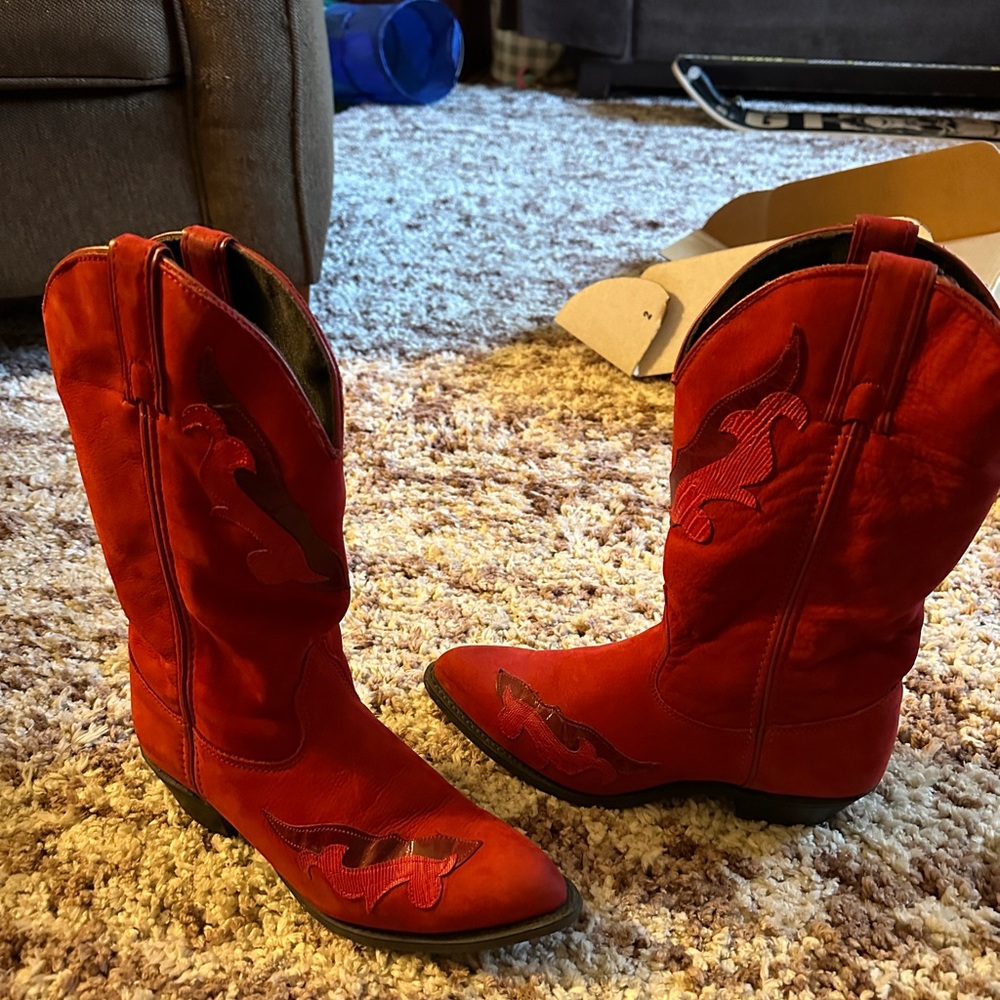 Justin Boot Co. Red Bucksin Apache Red Riding Boots